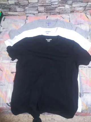 Camiseta negra manga larga y corta