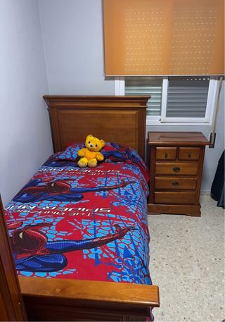 Cama individual y mesita de noche