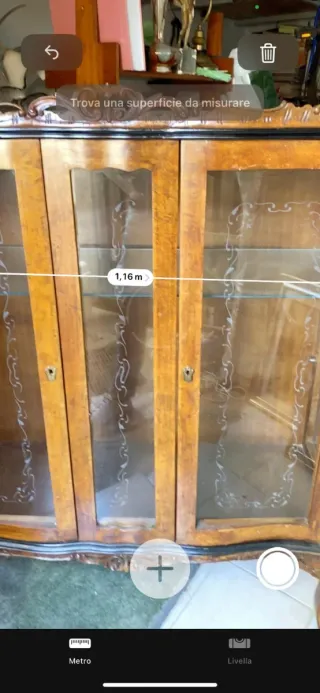 Vetrina in legno e vetro