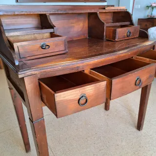 Escritorio madera clásico