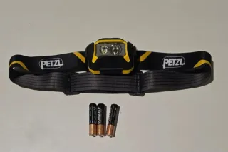 Frontal Petzl ARIA 2 450 Lúmenes