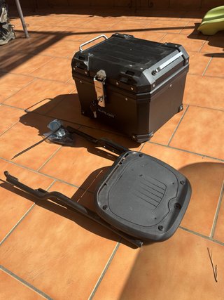 Baúl Shad con soporte y todo incluido Tenere 700