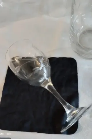 Vajilla porcelana blanca/ oro +  juego cristaleria