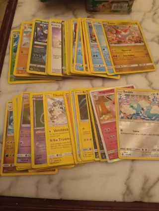 Caja Metálica Pokémon Sol y Luna Luz Prohibida