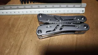 Multiherramienta con puntas y funda