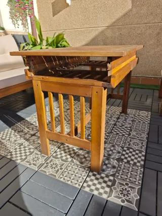 Mesa y sillas de jardín de madera