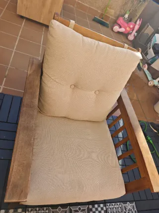 Mesa y sillas de jardín de madera