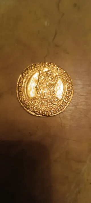 Moneda antigua dorada réplica