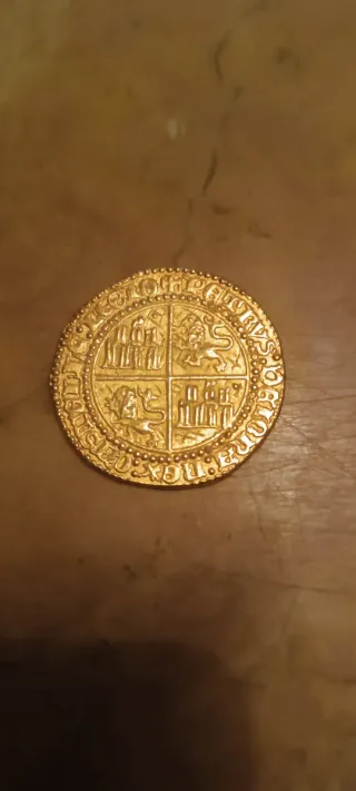 Moneda antigua dorada réplica