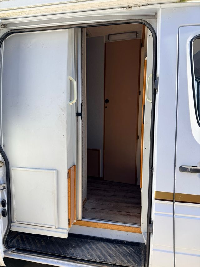 Mercedes-Benz 208d camper