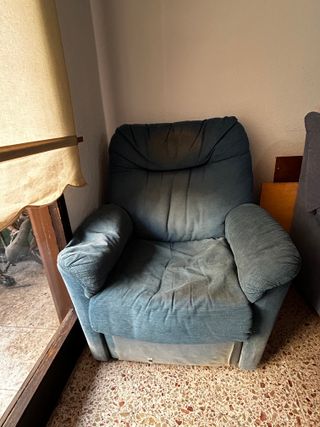 Sofá de tela gris