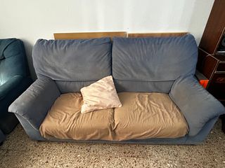 Sofá de tela gris