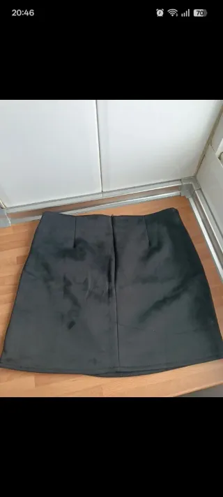 Falda mini negra plisada
