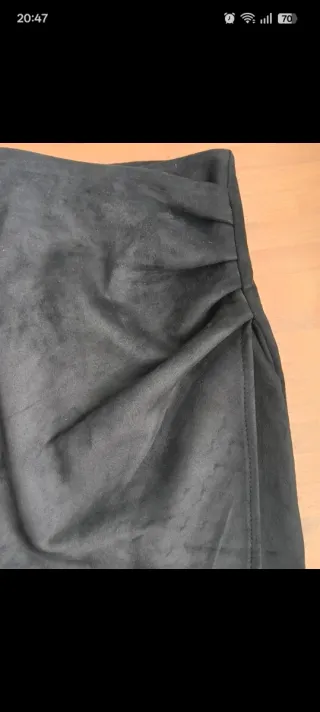 Falda mini negra plisada