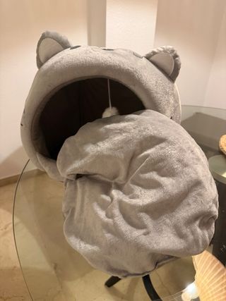 Cama para gato con pompón