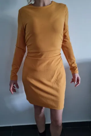 Vestido corto amarillo manga larga
