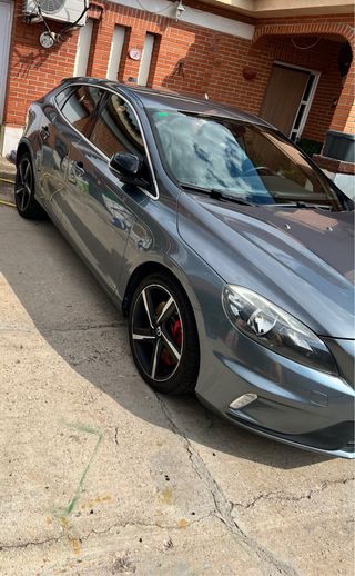Volvo V40 D4 momentum R design 190 cv