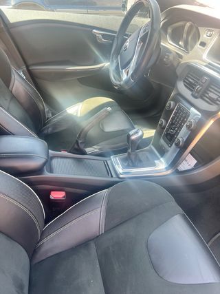 Volvo V40 D4 momentum R design 190 cv