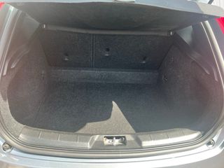 Volvo V40 D4 momentum R design 190 cv