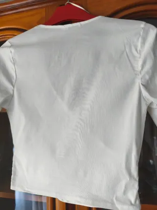 Blusa cruzada Stradivarius blanca volantes