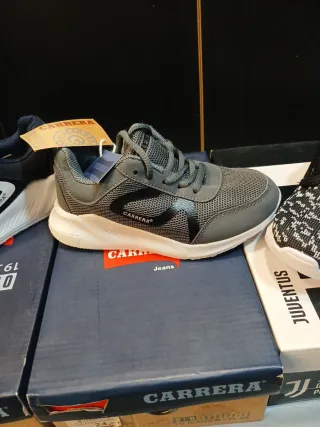 Zapatillas deportivas niño T31 y T32