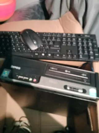 Pantalla 19 + Torre + Accesorios