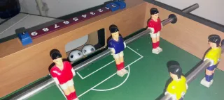 Futbolín de mesa de madera