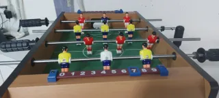 Futbolín de mesa de madera