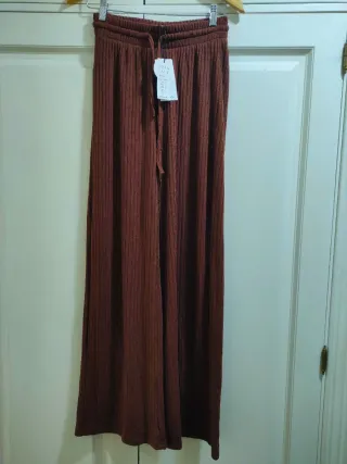 STRADIVARIUS - Pantalón fluido marrón