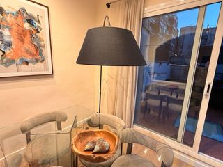 Lámpara de pie Acero y Mármol Negra - KAVE HOME