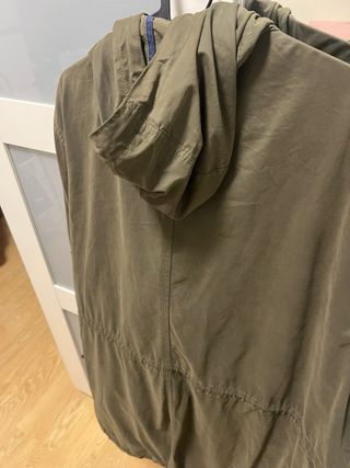 Parka con capucha verde oliva