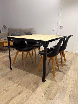 Mesa y 4 Sillas Industrial