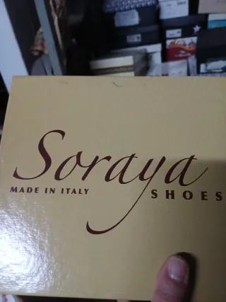 Décolleté nere donna con borchiette