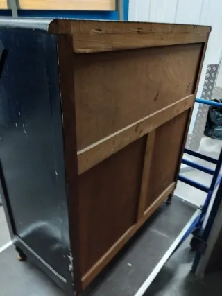 Secreter antiguo con pintura