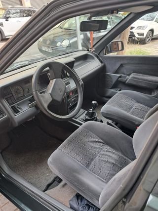 Renault Nevada TXE Broker 1992, de 7 plazas