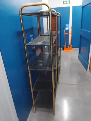 2 Estanterías Metálicas Doradas y Negras