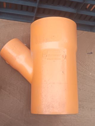 Raccordo a V PVC Arancione 100/50 45°