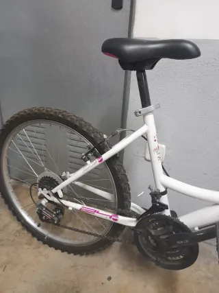 Bicicleta niña 24 blanca y rosa
