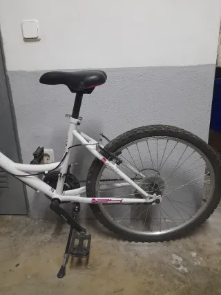 Bicicleta niña 24 blanca y rosa