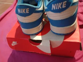 Deportivas Nike Rojas y Blancas