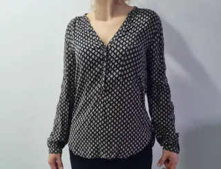 Camisa estampada beige y negra