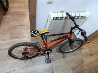 Bicicleta infantil naranja