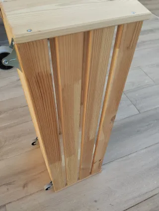 CAJÓN GRANDE DE MADERA CON RUEDAS
