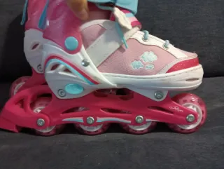 Patines infantiles rosas y blancos