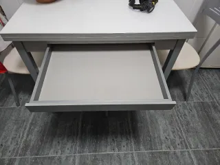 Mesa de cocina extensible de cristal blanca