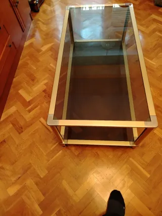 Mesa centro cristal y metal dorado