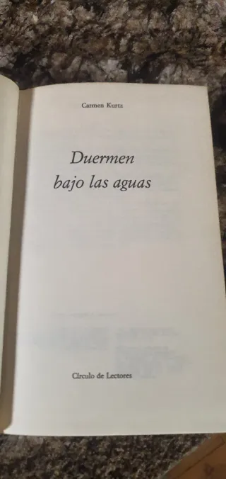 DUERMEN BAJO LAS AGUAS
