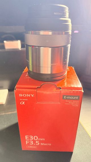 Sony A6000 + 5 objetivos + funda + SD 32GB