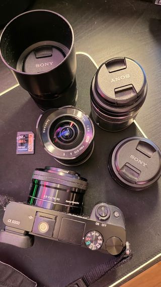 Sony A6000 + 5 objetivos + funda + SD 32GB