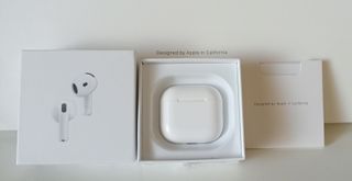 AirPods 4 con Cancellazione Rumore